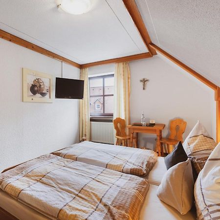 Fremden- Und Monteurzimmer "Zum Ochsen" Flieden Экстерьер фото